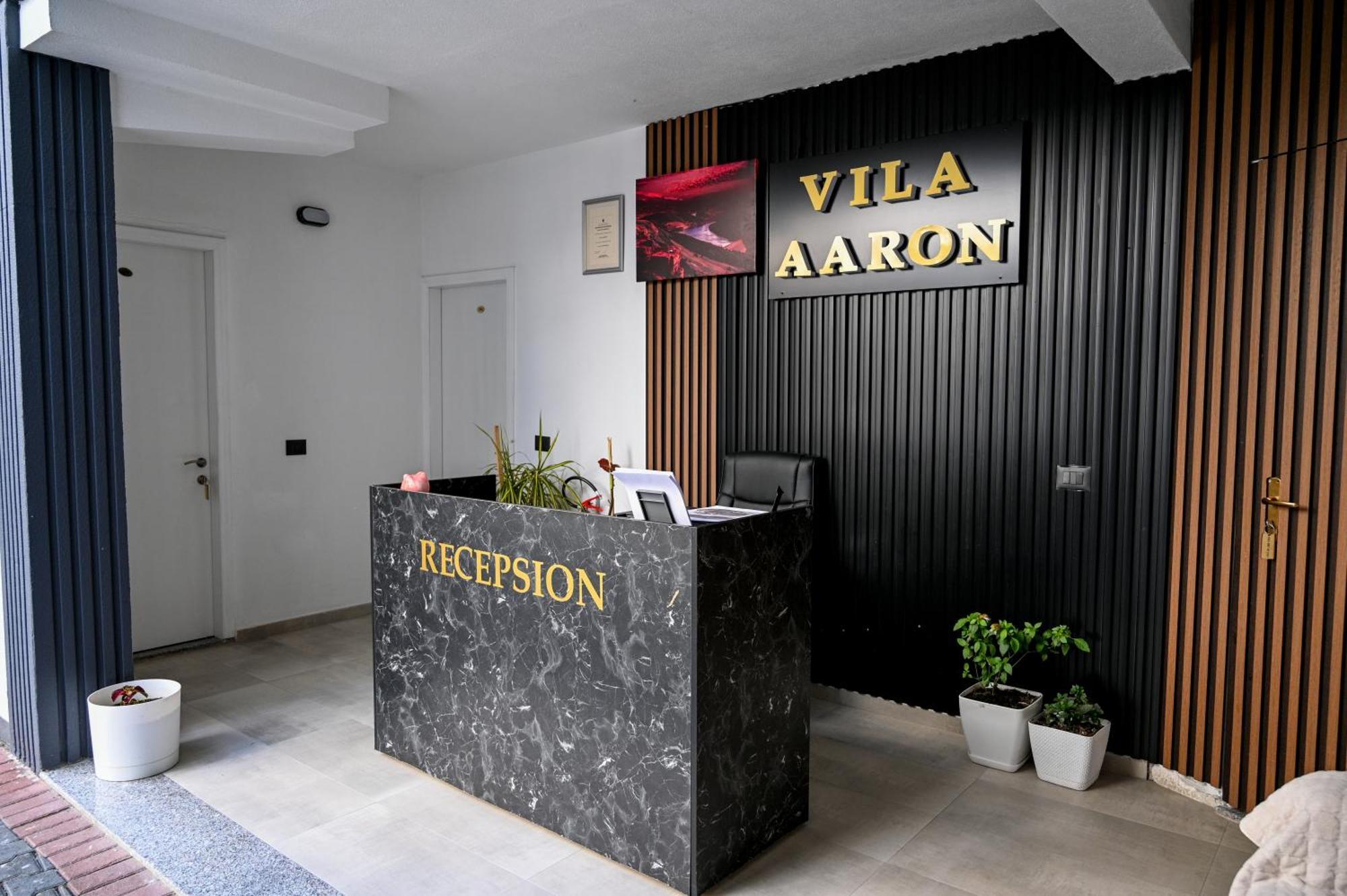 Vila Aaron ドゥラス エクステリア 写真