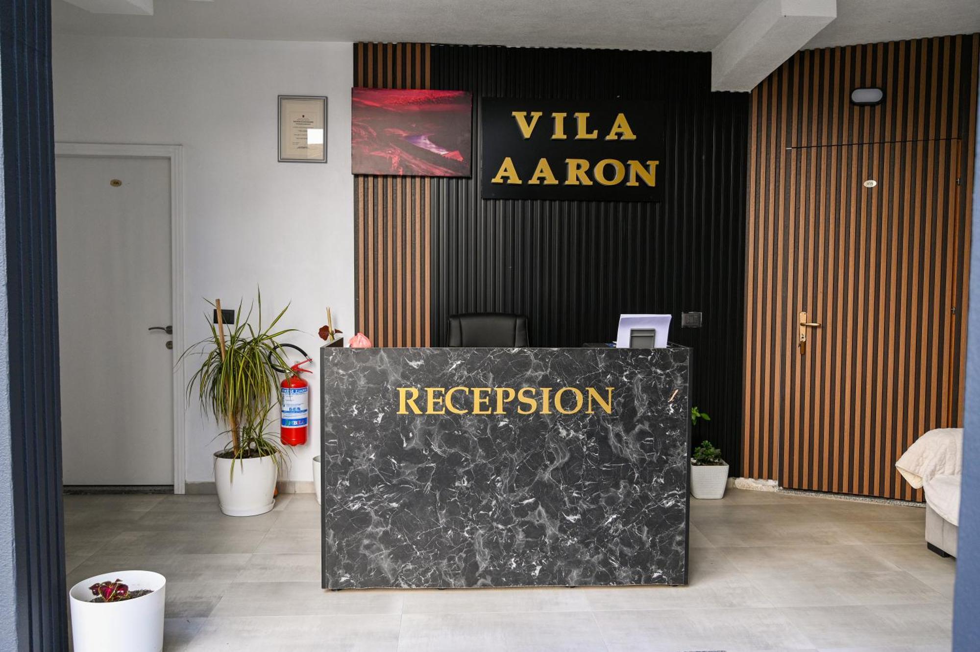 Vila Aaron ドゥラス エクステリア 写真